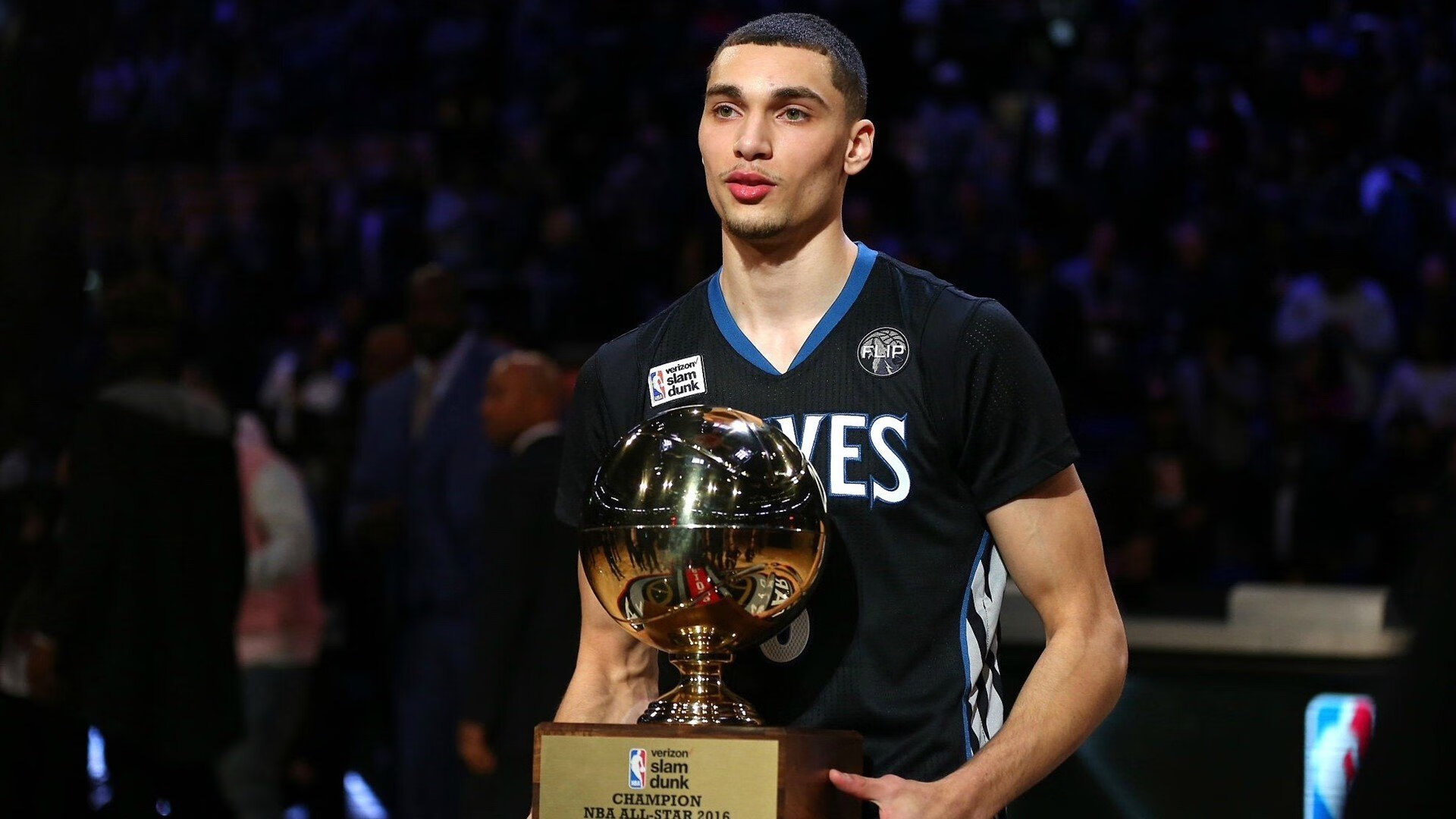 史诗级对决：杜兰特vs詹姆斯，谁是更强的“赛场王者”？